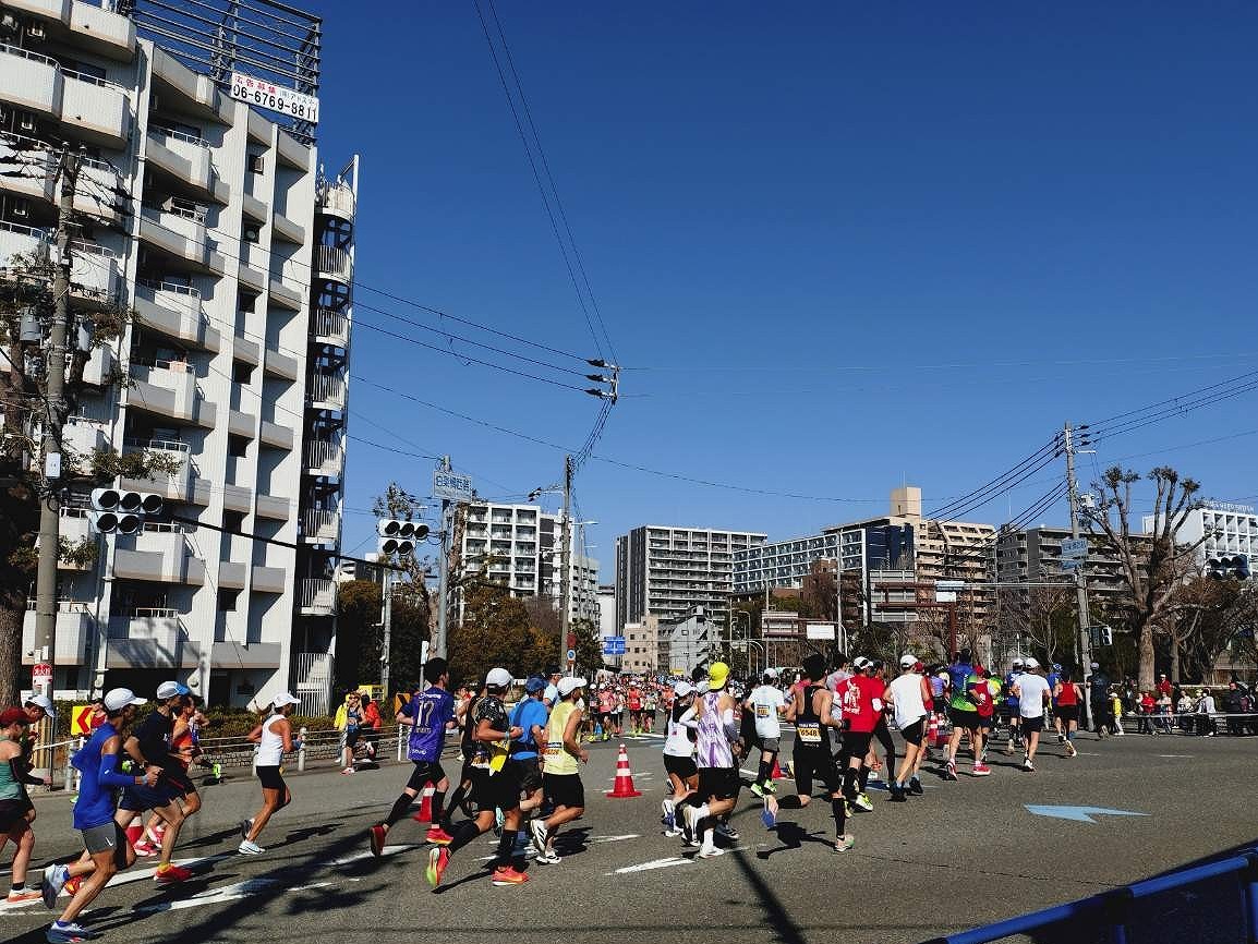 ���}���\��2026 �C��20�x 4�����݂̋C���Ń����i�[�̊F���񏋂����ł���