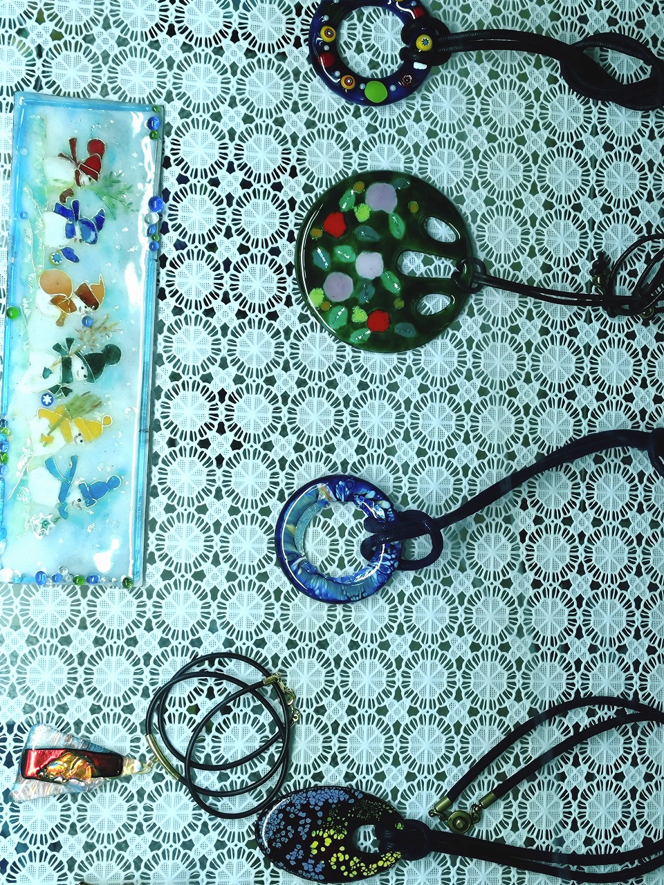 ���i����